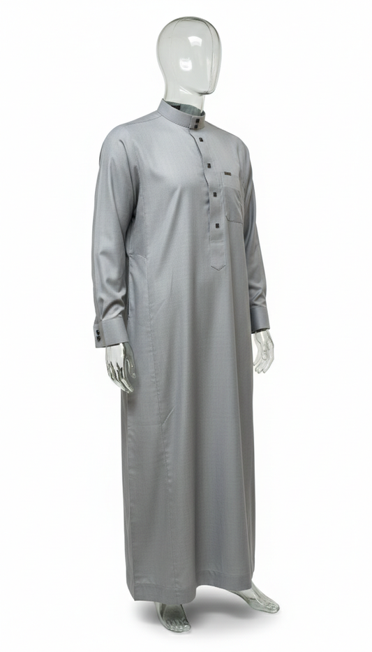 Qamis Signature Gris Acier – Boutons Bleu Nuit