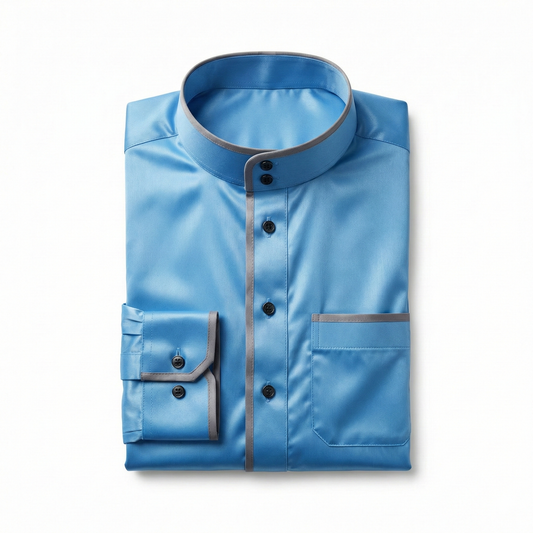 Qamis Signature Bleu Ciel – Finitions Gris & Boutons Noirs